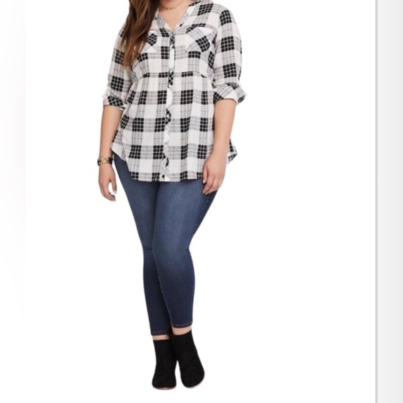 Torrid Babydoll Button Front Tunic - Picture 2 of 8